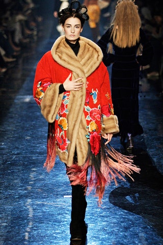 Модель в одежде из коллекции Jean Paul Gaultier Haute Couture осеньndashзима 20062007