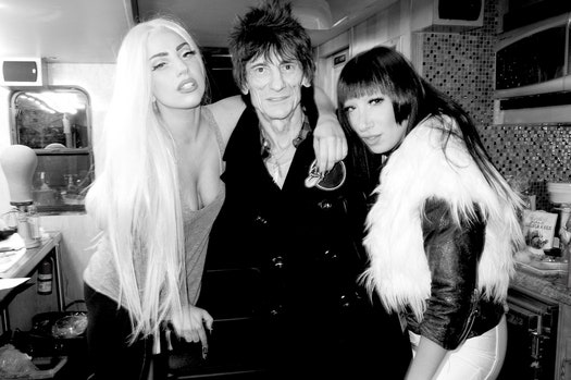 Леди Гага за кулисами концерта Rolling Stones