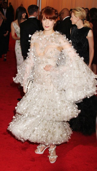 В Alexander McQueen
