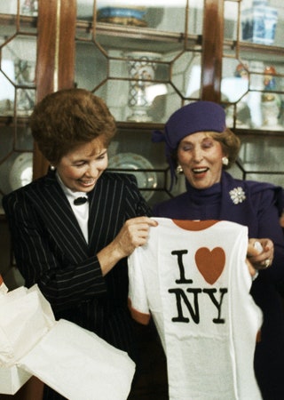 В 1988 году. Раиса Горбачева жена первого и последнего президента СССР посетила бутик Este Lauder на Манхэттене и...