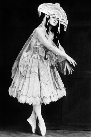 Тамара Карсавина. Тамара Карсавина с 1902го по 1925й выступала в Мариинке  в балетах «Жизель» «Спящая красавица»...