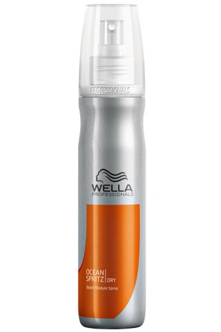 Wella Professionals текстурирующий спрей Ocean Spritz Dry 590 руб. Причесывая моделей за кулисами весенних показов...