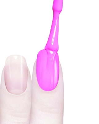 Профессиональная линия лаков Essie. Цена 1 лака — 500 руб.