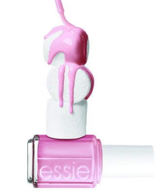Профессиональная линия лаков Essie. Цена 1 лака — 500 руб.