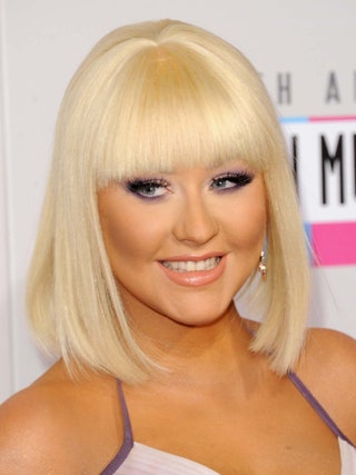 Кристина Агилера на премии The 40th American Music Awards 18 ноября. За осень волосы Кристины мутировали из фиолетового...