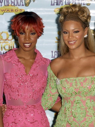 Келли Роуленд и Бейонсе на премии Soul Train Lady of Soul Awards 28 августа 2001 года. В начале 00х эксперименты со...