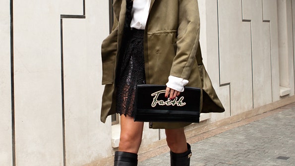 Куртка в стиле милитари с капюшоном и меховой подкладкой как ее носят московские модницы | Allure