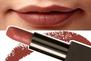 Помада Lip Velvet от Burberry Redwood 304 1400 руб. Что обещал прессрелиз стойкое «бархатное» покрытие увлажнение. Наш...