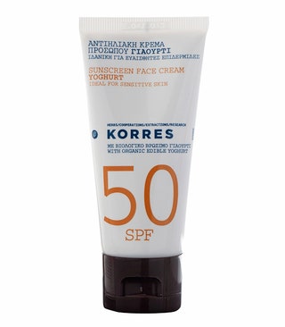 Солнцезащитный крем для чувствительной кожи лица Yoghurt SPF 50 1300 руб. Korres