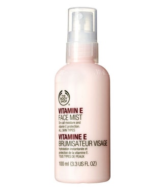 Спрей для лица Vitamin E Face Mist The Body Shop . Мнение нашего редактора у меня очень сухая кожа и мне трудно...