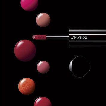 Тест-клуб Allure: помада Lacquer Rouge, Shiseido