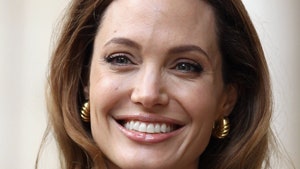 Анджелина Джоли отправилась в Лондон