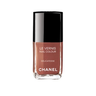 Лак для ногтей из коллекции Les TwinSets de Chanel оттенок Delicatesse. 6 сентября в бутиках Chanel Beauty Boutique...
