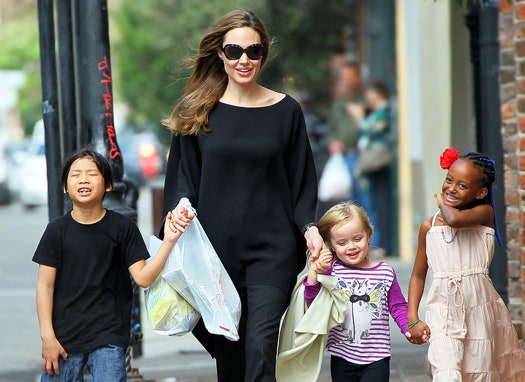 Родительский день Анджелина Джоли и Джессика Альба