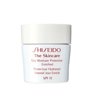 Обогащенный дневной защитный крем Day Moisture Protection Entiched SPF15 Shiseido . Тестировала старший редактор отдела...