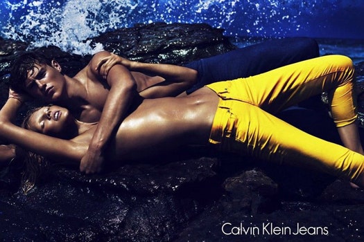 Радужная рекламная кампания Calvin Klein Jeans