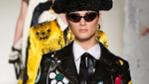 Показ Moschino Cheap and Chic online