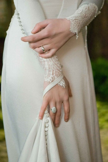 Платье Беллы Суон в деталях
