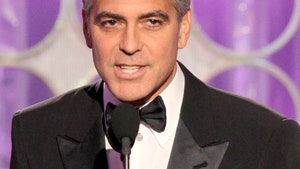 Джордж Клуни посмеялся над Брэдом Питтом