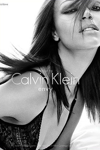 Новые фото Зои Салдана в белье Calvin Klein