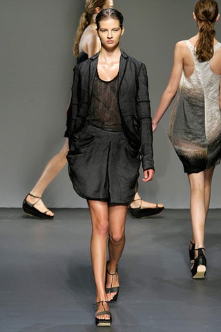 Модель на показе Calvin Klein сезона весналето 2010