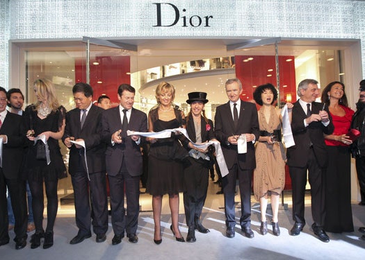 Шарлиз Терон открыла бутик модного дома Dior в Шанхае