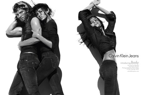 Ева Мендес и Джейми Дорнан остаются с Calvin Klein Jeans