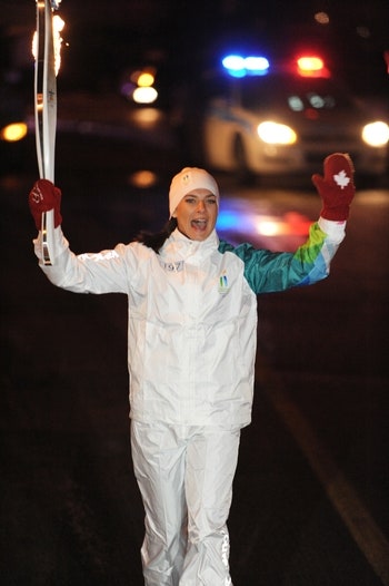 Елена Исинбаева зажгла олимпийский огонь в Монреале