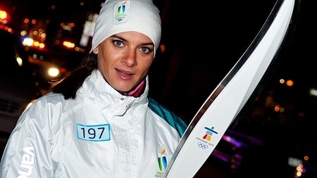 Елена Исинбаева зажгла олимпийский огонь в Монреале