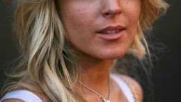 Линдси Лохан носит обручальное кольцо