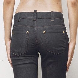 Девушка в джинсах задний вид: изображения без лицензионных платежей