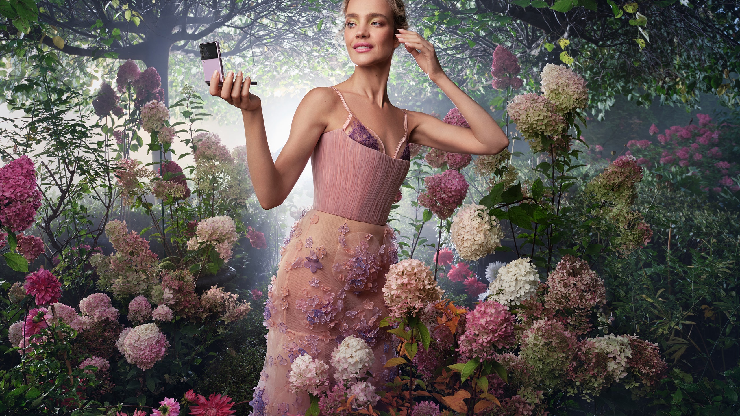 Романтика футуризм и голливудский шик Наталья Водянова в новой рекламной кампании Samsung