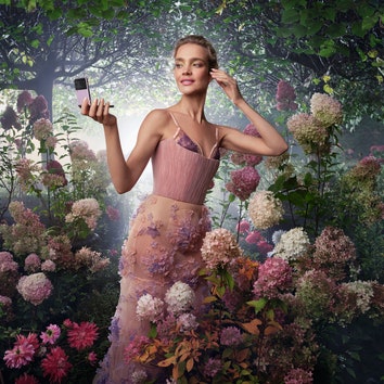 Романтика, футуризм и голливудский шик: Наталья Водянова в новой рекламной кампании Samsung