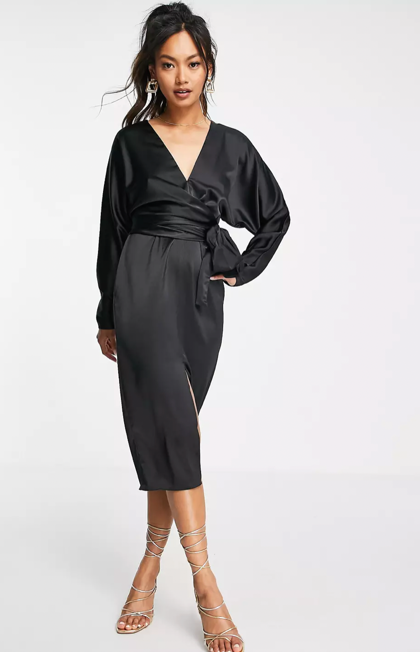 Черное платье — лучший элегантный наряд доказано Кристиной Хендрикс