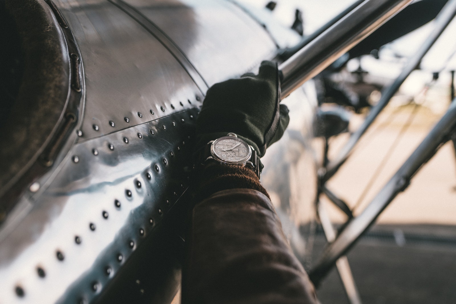 Высокий полет почему авиаторские часы — модный аксессуар осеннего гардероба