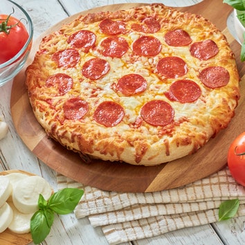 Рецепт итальянской пиццы с салями &- вы приготовите ее быстрее, чем к вам приедет доставка