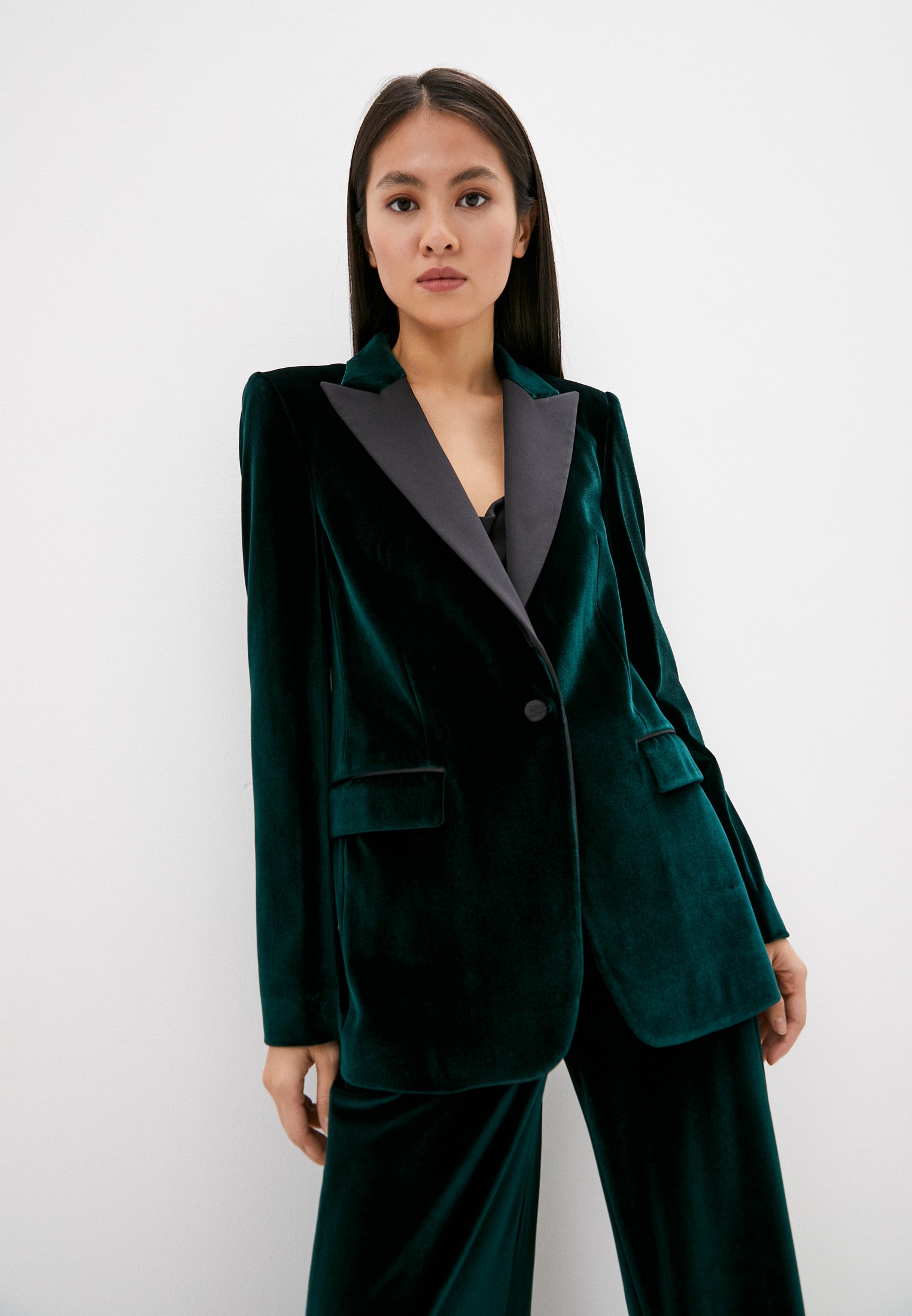 Бархатный жакет Karl Lagerfeld 38 500 руб. lamoda.ru