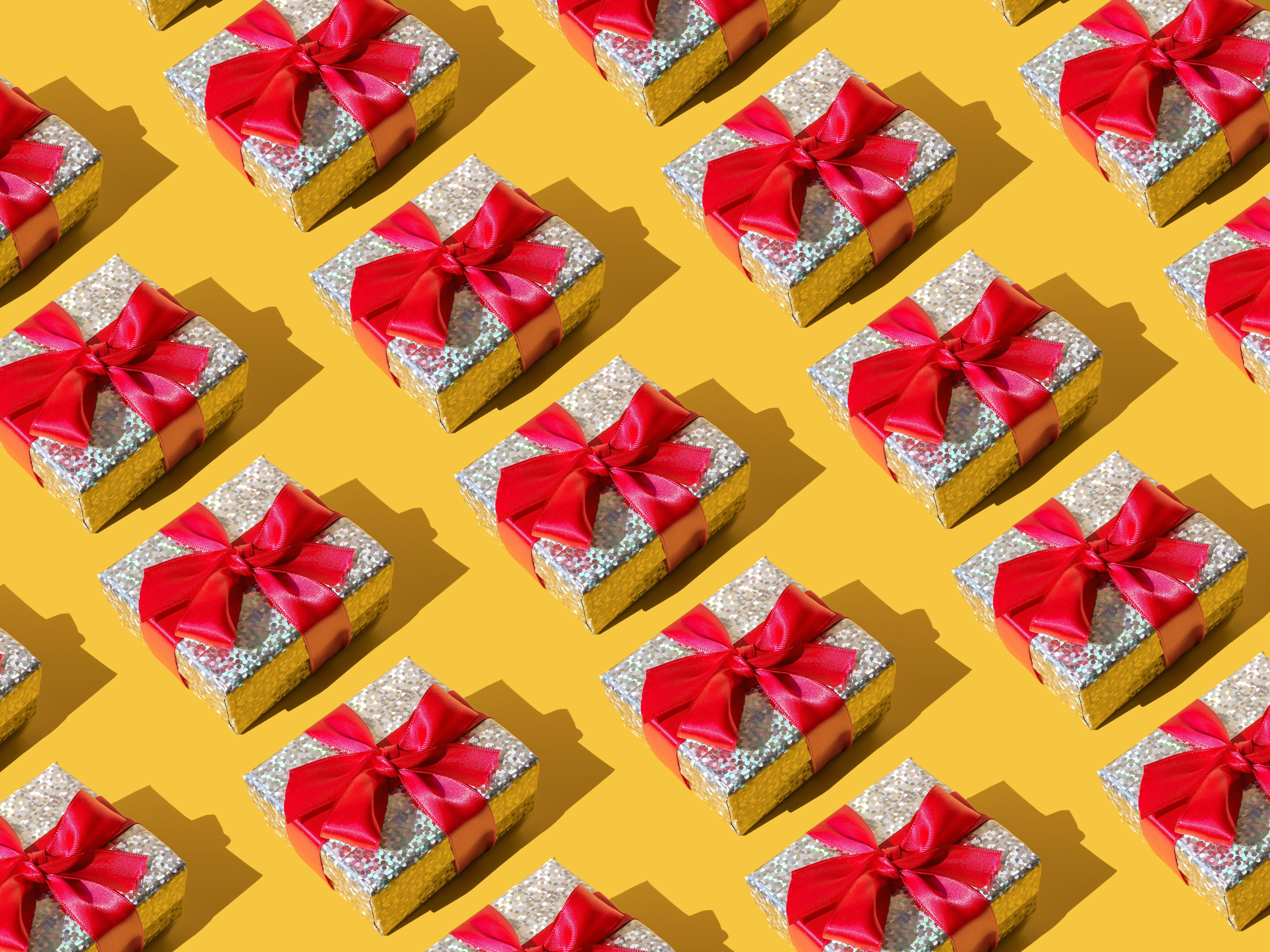 Что подарить парню на годовщину отношений: идеи подарков от Donum