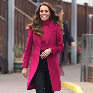 Как выглядит пальто которое никогда не выйдет из моды Показывает Кейт Миддлтон