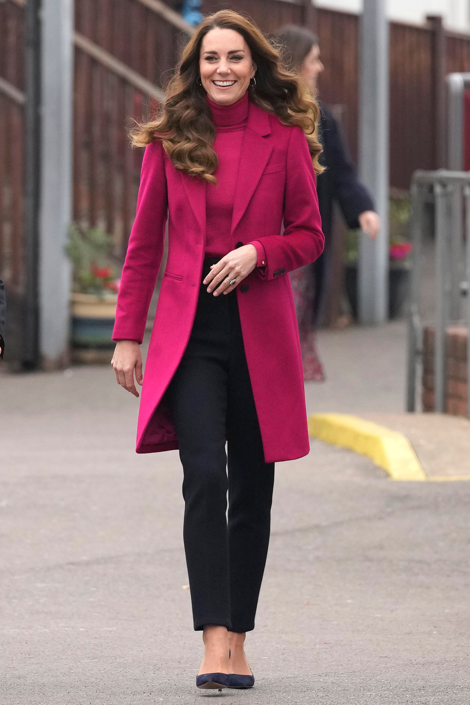Как выглядит пальто которое никогда не выйдет из моды Показывает Кейт Миддлтон