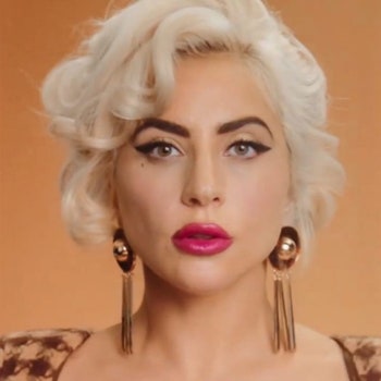 Леди Гага представила новую коллекцию косметики HAUS Laboratories в одежде российского бренда
