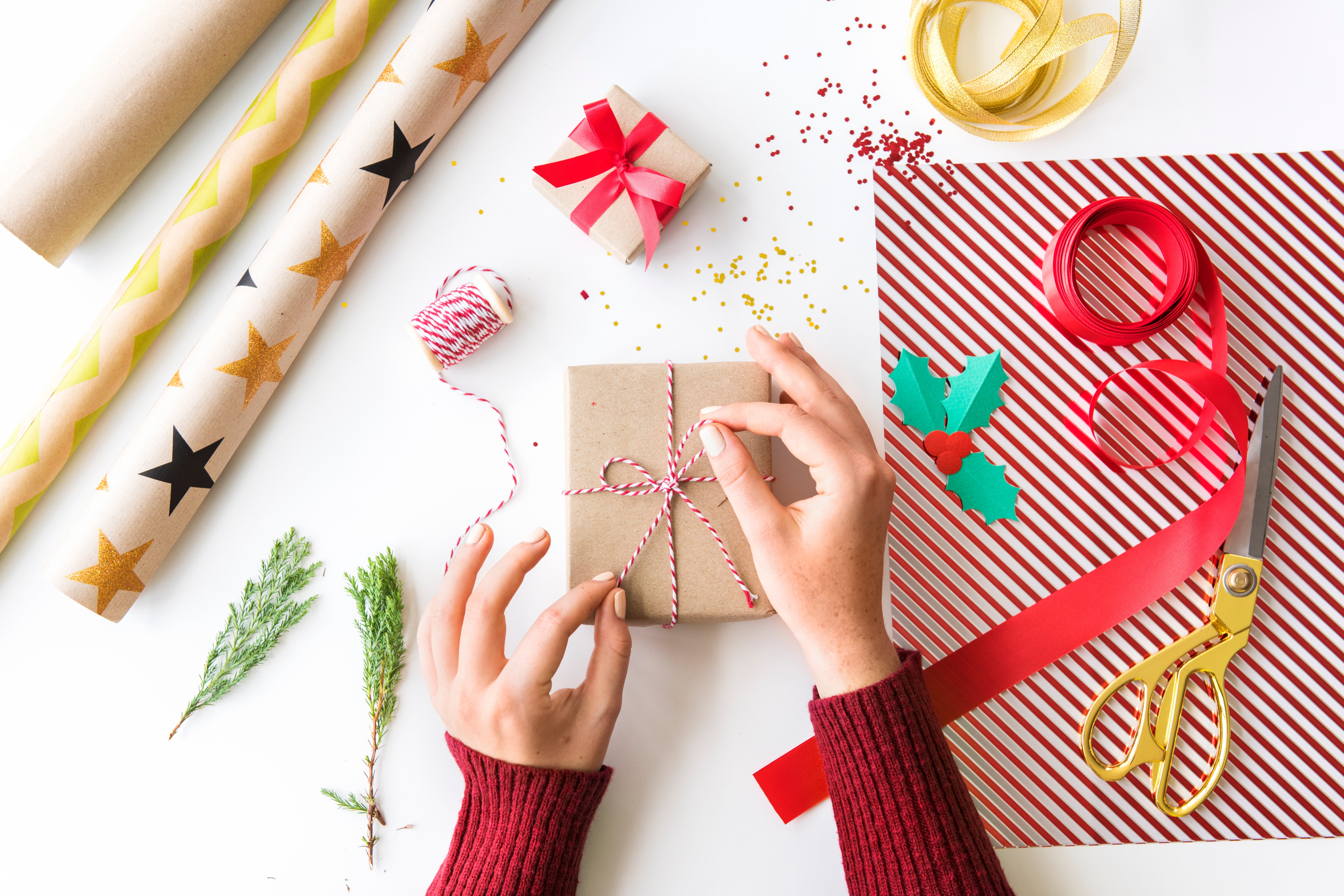 To make a present. Подарки для творчества. Basteln картинка. Рождество рукоделие женский труд. Чем обернуть книги для декора.