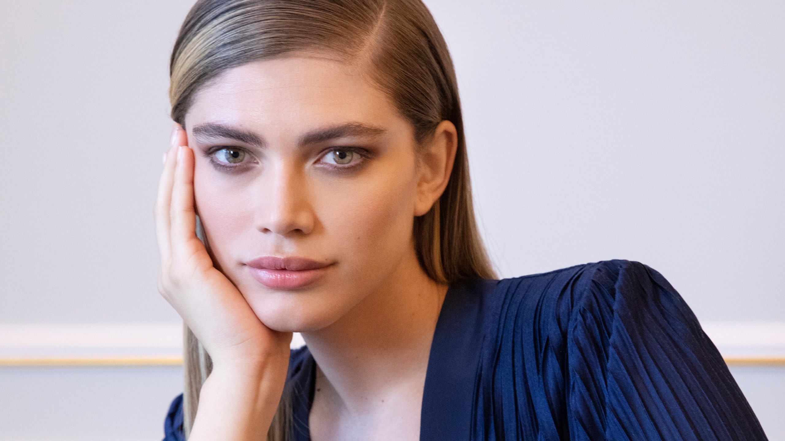 Модель и активистка Валентина Сампайо стала новым лицом бренда Armani beauty