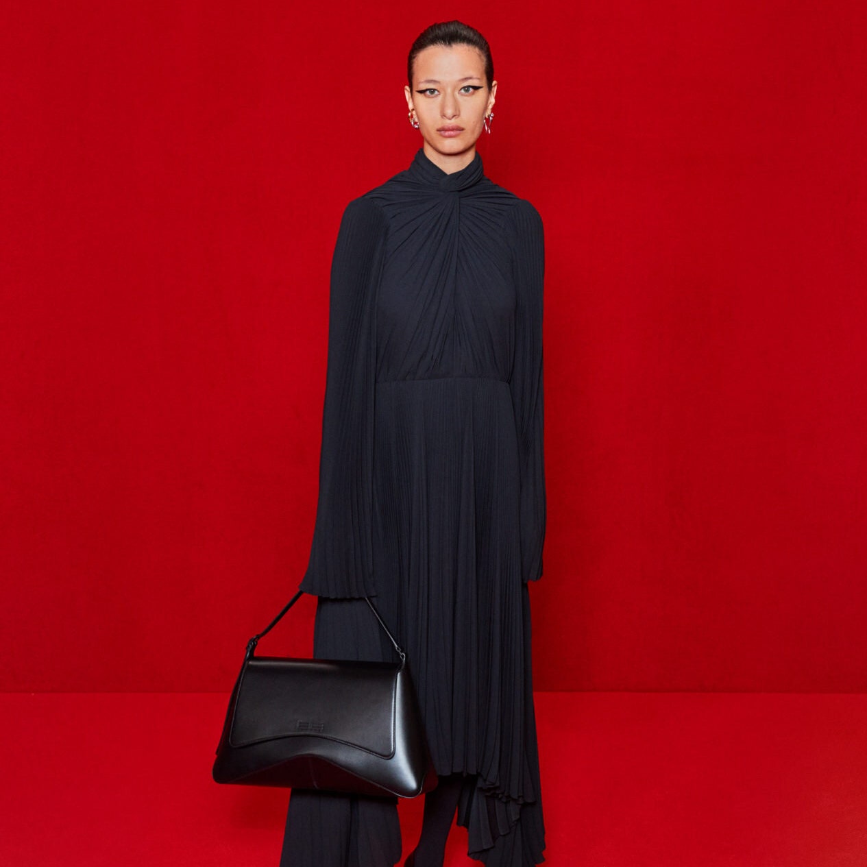 Монашеский черный: в моду вернулся total black