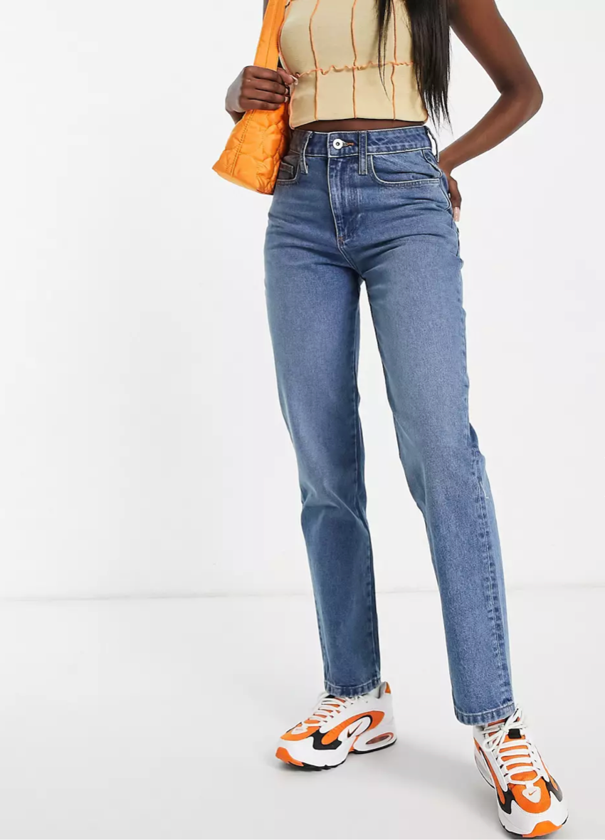 Стильные джинсы прямого кроя и как их носить