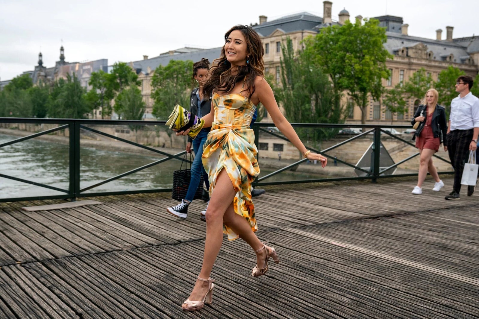 «Эмили в Париже» — настоящая модная замена «Сексу в большом городе». Гимн для тех кто любит наряжаться