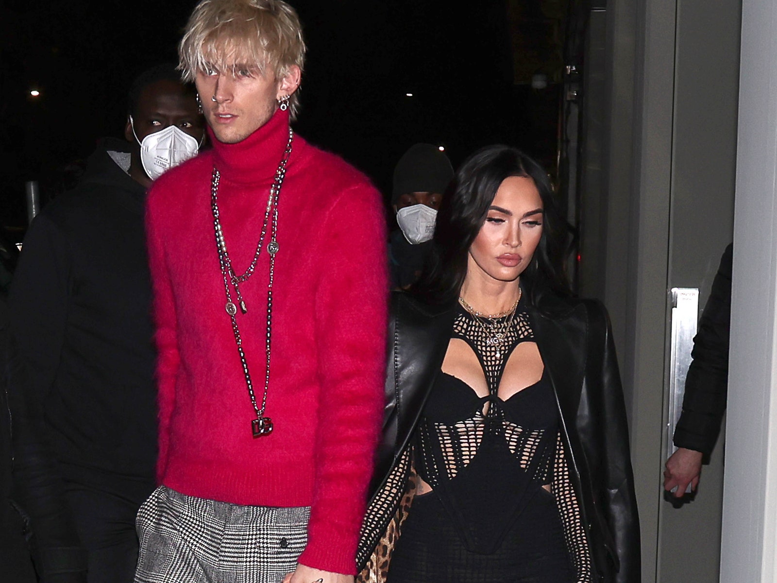 Меган Фокс и Machine Gun Kelly демонстрируют Милану свое чувство стиля