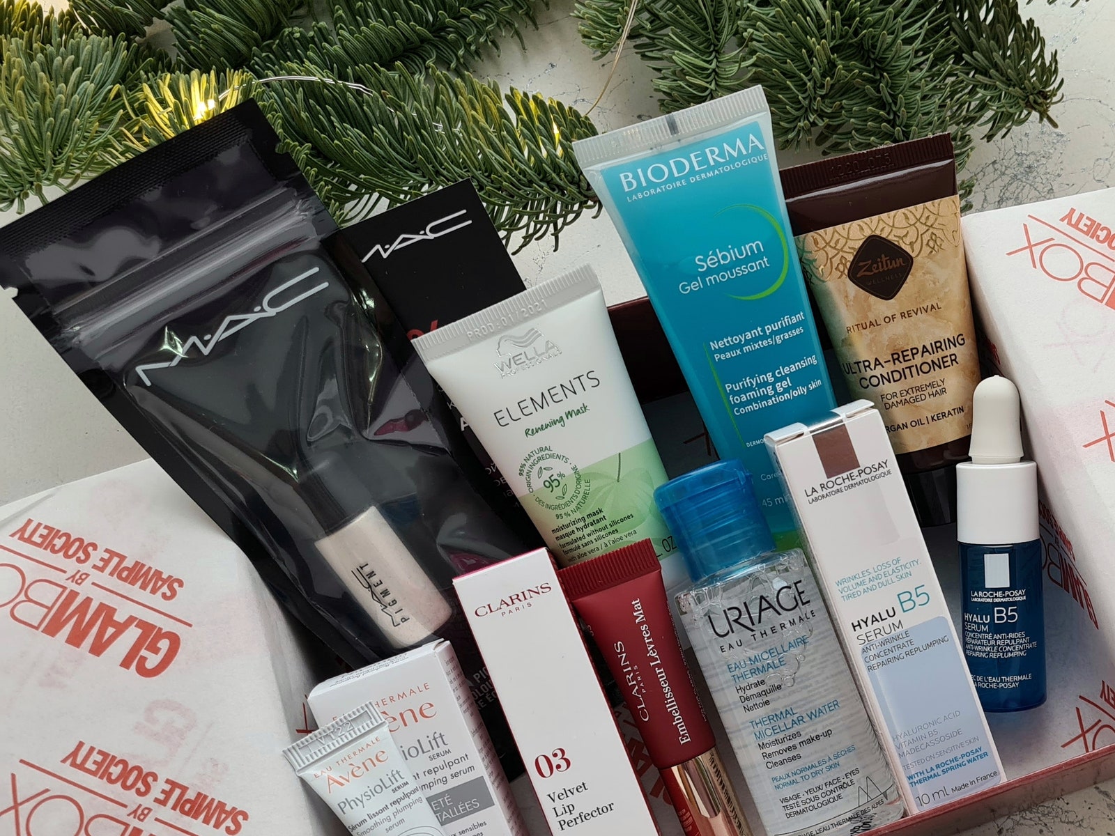 Разбираем коробочку GlamBox Декабрь Deluxe!