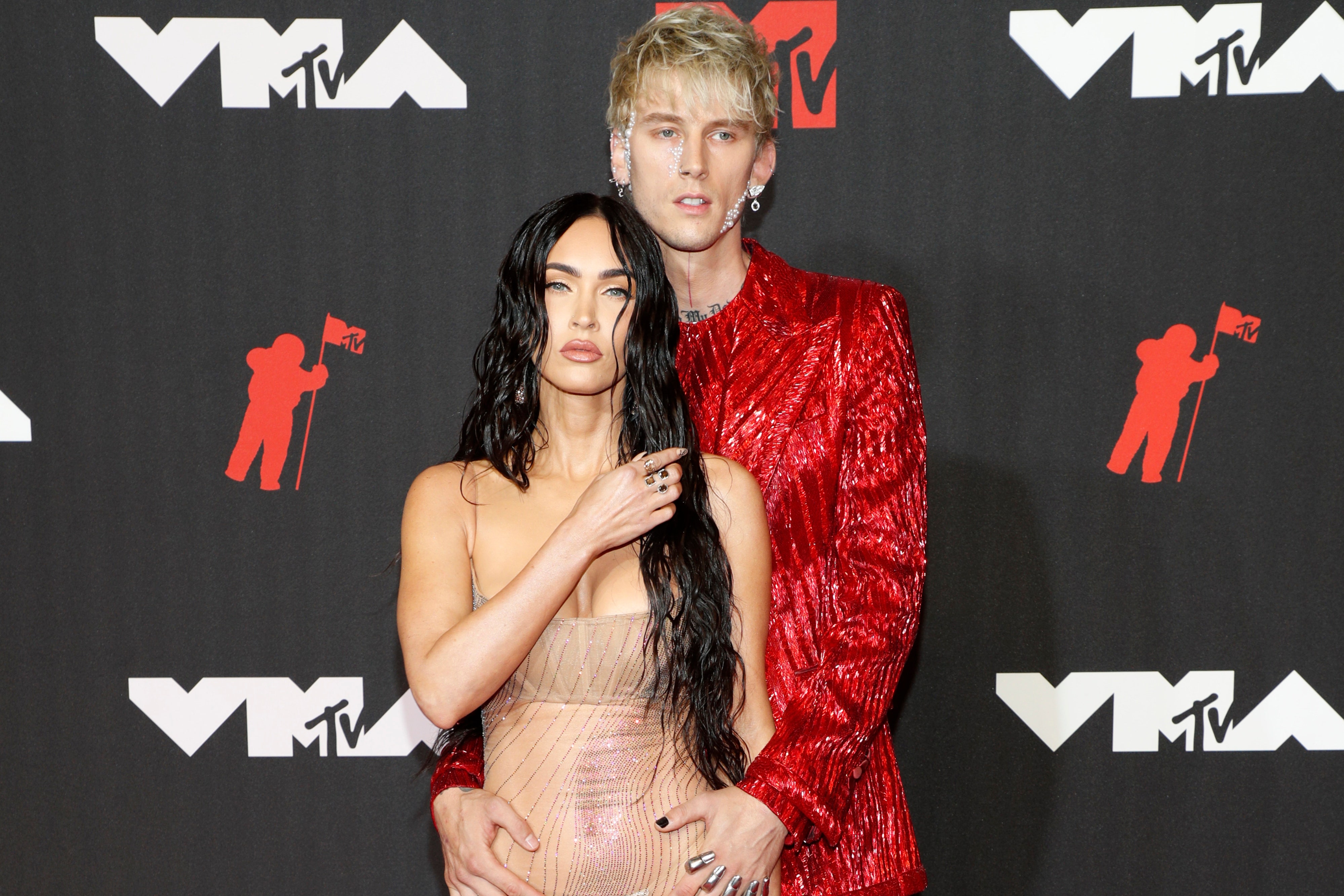 Machine Gun Kelly поделился деталями свадьбы с Меган Фокс | Glamour