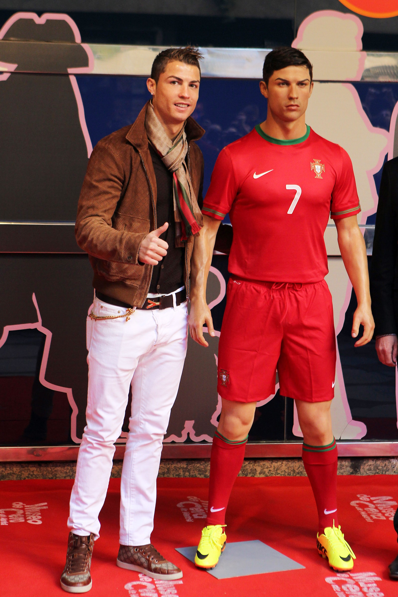 MADRID SPAIN  DECEMBER 07  Real Madrid's football player Cristiano Ronaldo poses near his wax figure during its...